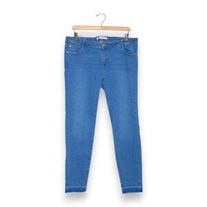 Zara Low Rise Raw Hem Light Wash Skinny Jeans Size 10